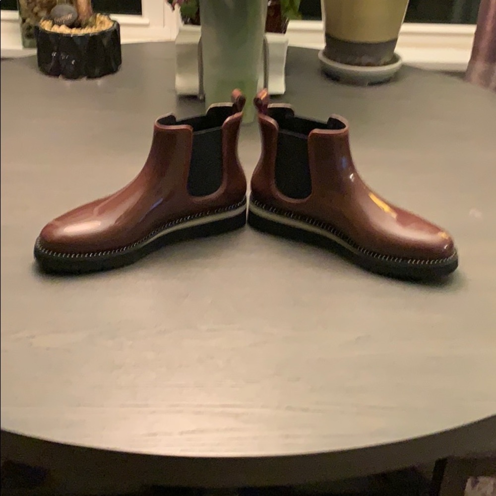 Cool Shiny Burgundy Boots by Naturalizer Size 9